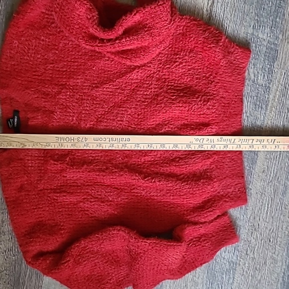 Sweater - Picture 4 of 4